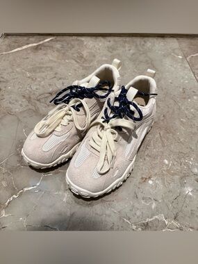 Stylish Cream Color Sneaker with two tone lace